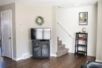 Modern Townhouse Walking Distance to Downtown Hotels in Houghton