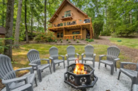 Cozy Lakefront A-Frame Cabin Lake Hartwell Clemson