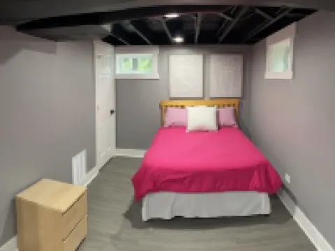 Freshly Remodeled Cozy Home Hotels in Des Plaines