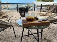 Cute retro-themed beach shack - 5 mins from the sea Hotels in Ardrossan