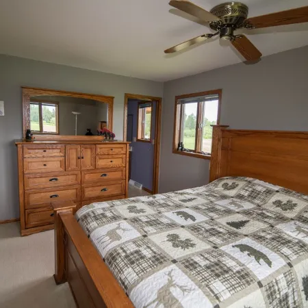 Spacious, Secluded Sanctuary!  Very Clean!  5 Queen Beds!  Wildlife Viewing.