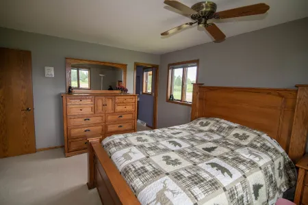 Spacious, Secluded Sanctuary!  Very Clean!  5 Queen Beds!  Wildlife Viewing.