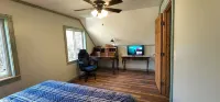 Unterwalden NEW HotTub Firepit SmartTVs Full Kitchen Mt Hideaway Trout Stream Hotels near Monongahela National Forest