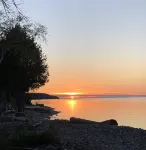 Historic Log Cabin by the Bay (Lake Views)