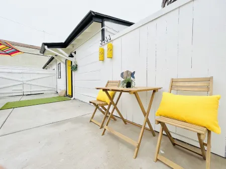 923-Sandbox- Beach Cottage With Parking! Отели рядом с достопримечательностью «Мишен Бич»