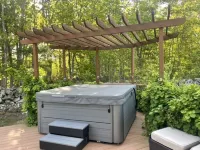 Maine Village Properties 5 AC units, sleeps 16 and HOT TUB