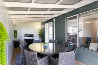 Periwinkle By The Beach Hotels in Peppermint Grove Beach