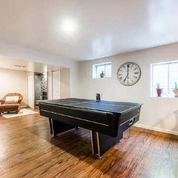 Re-Designed, Cosmos Retreat, King Bed, Hot Tub, WiFi, Large TVs, Spacious & Calm