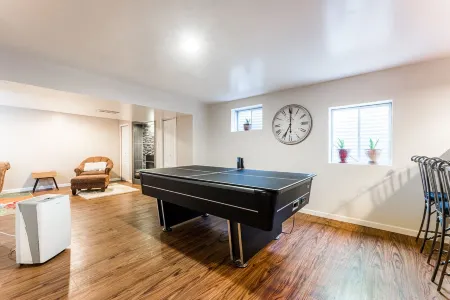 Re-Designed, Cosmos Retreat, King Bed, Hot Tub, WiFi, Large TVs, Spacious & Calm