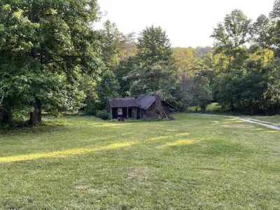 Secluded Spot 5 Miles from the Historic Dahlonega Square! Отели рядом с достопримечательностью «Georgia Mountain Falconry»