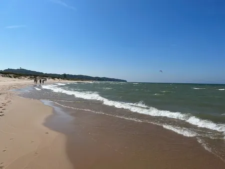 Spectacular Lake Michigan Views/Beach Access from Douglas Lakeshore Beach House Отели в г. Дуглас