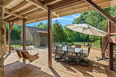 Mountain Island Lake Lodge: Private Dock, Kayaks, Paddle Boards, Family Fun!
