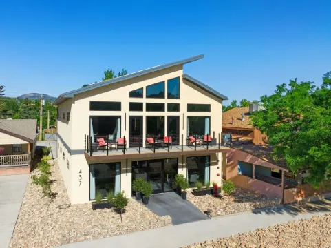 Alum @ The Cobblestone