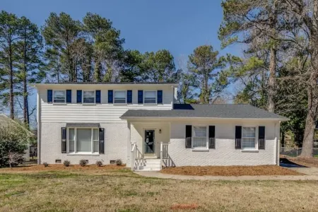 Spacious 8 Bed Home Near North Hills, DT, Airport