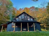 Black Dog Lodge - Ski Chalet centered between Okemo and Killington Mt.