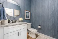 Warm Welcoming Home 1.7 Miles to Auburn University! Fire Pit! 오번 호텔