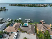 The Dolphin Inn with Views of Tampa Bay & Marina