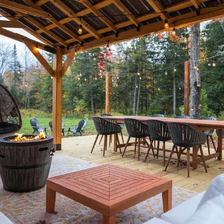 Renovated 4-bedroom House with Outdoor Space & Private Hot Tub