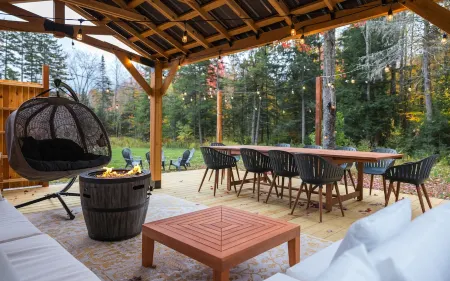 Renovated 4-bedroom House with Outdoor Space & Private Hot Tub