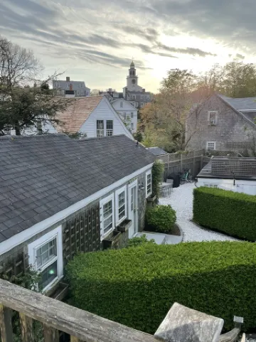 Cozy upper studio- fully equipped & close to town, harbor, shops & restaurants! Отели рядом с достопримечательностью «Обсерватория Лойн»