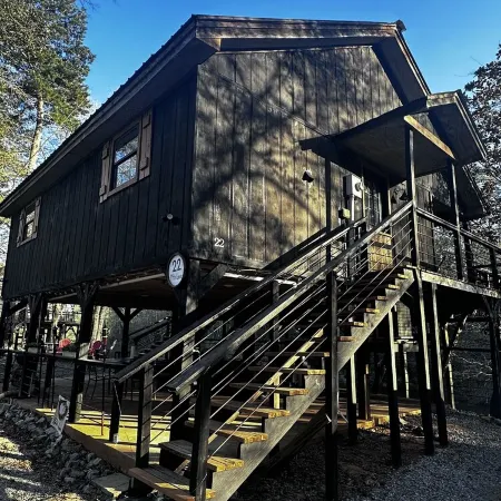 Creek-side getaway, big deck, easy access to the city while being off the grid!