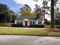 Fun House/King Bed - Close to Town/Full of Entertainment!