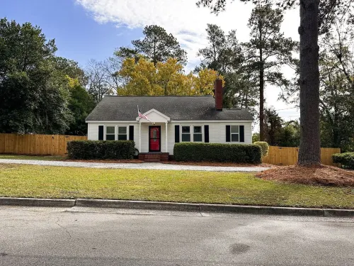 Fun House/King Bed - Close to Town/Full of Entertainment!