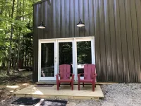 Hockey Room - Sleeps 7, Two TVs & Wooded Trails