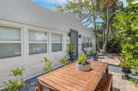 Beautiful Newly Renovated Home Close to Downtown & Beach
