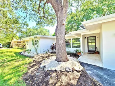 CasaBreeze Cozy Creek House/IRB&Clearwater Beach!! Walmart Supercenter附近的飯店