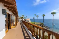 Hamilton Cove Condo with Golf Cart and Close to Beach. Only 24 Steps to Door.