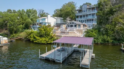 Giant Lakefront Home with spectacular views of main channel - Lake of the Ozarks Hotels in 