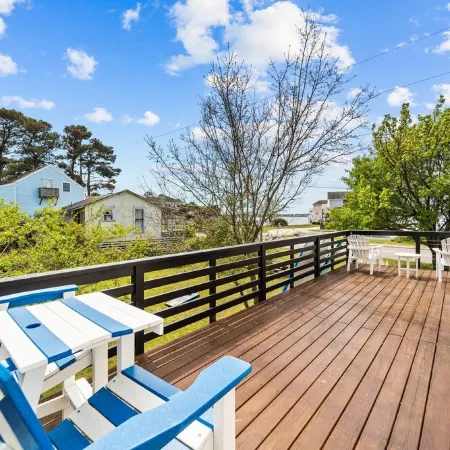 Semi-Soundfront on Bay Drive - Whole Home, Large Yard and Decks!