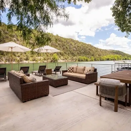 Lake Austin Luxury/200ft Private Waterfront on 2 Acres/2 Docks/Sleeps 4