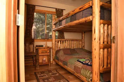 Charming Cabin In The Pines Hotels near Sprague Lake