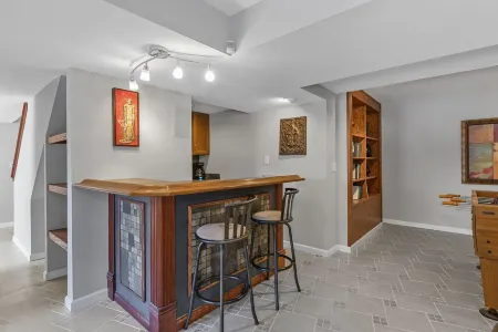 O'Fallon Edge Oasis- 4bd/3bt, Wooded Backyard, Office, Great Family Getaway