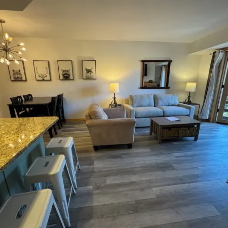 5 Star, 1 Bed + Den & 2 Baths in Center Village Copper Mountain