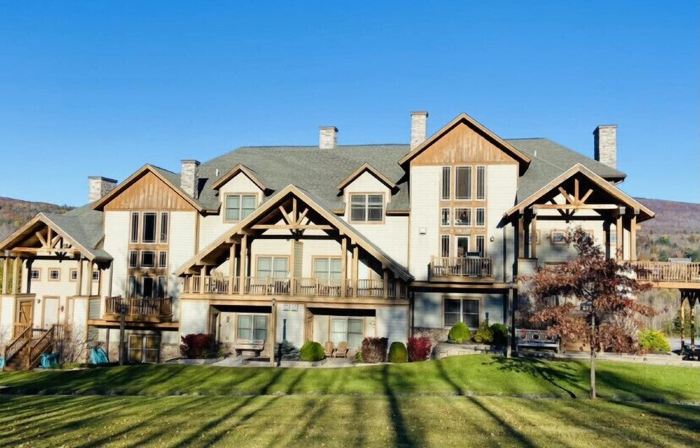 Apres Ski Luxury SKI-IN/OUT HUNTER MOUNTAIN Slopeside STEPS to Ski School Lodge