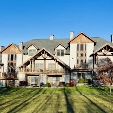 Apres Ski Luxury SKI-IN/OUT HUNTER MOUNTAIN Slopeside STEPS to Ski School Lodge