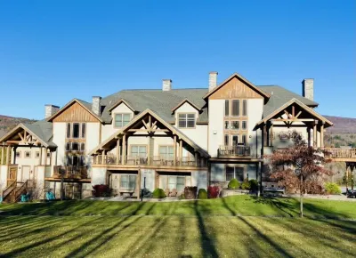 Apres Ski Luxury SKI-IN/OUT HUNTER MOUNTAIN Slopeside STEPS to Ski School Lodge  호텔