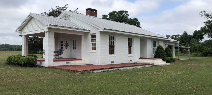 Hilltop Retreat . Private house surrounded by nature. Just 2 miles from Lake. Hotels in Barbour County