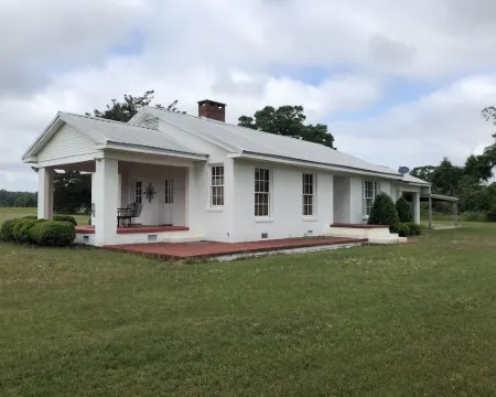 Hilltop Retreat . Private house surrounded by nature. Just 2 miles from Lake. Hoteles en Eufaula