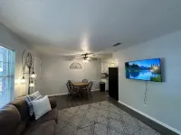 Piney Woods 8 - King Bed Hotels in Texarkana