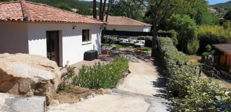 PORTICCIO QUIET AND CLIMATE VILLA 5 MIN FROM FOOT OF AGOSTA BEACH Hotels in Albitreccia