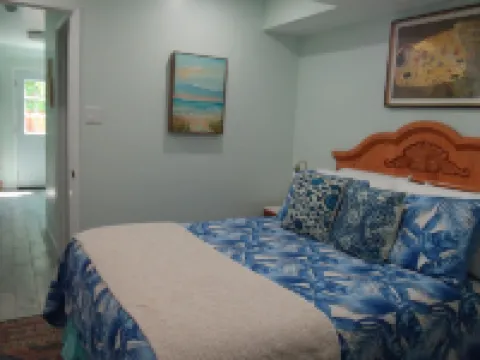 Santa Barbara Mermaid's Cove- Cozy 1-bedroom Apartment with A/C, WiFi, and W&D