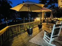 Peaceful Lakeside Cabin Minutes from a Swimming Beach and Boat Rental Marina