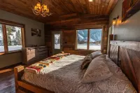 Elegant Cabin- Northfork Idaho Salmon River, Reunions, Secluded. Quiet. Views