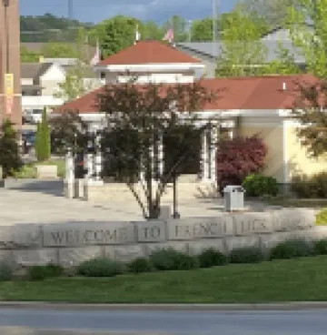 Charming,Cozy, Cottage - French Lick Quarters - Walk Casino/Resort, Pubs, Etc