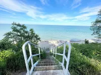 Cottage in Lexington with Lake view just 100 steps from the beach!!