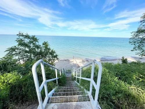 Cottage in Lexington with Lake view just 100 steps from the beach!!